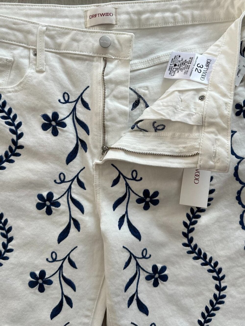 Driftwood Penelope Embroidered Wide Leg Jeans White Blue Floral Size 32 NWT - Picture 5 of 8